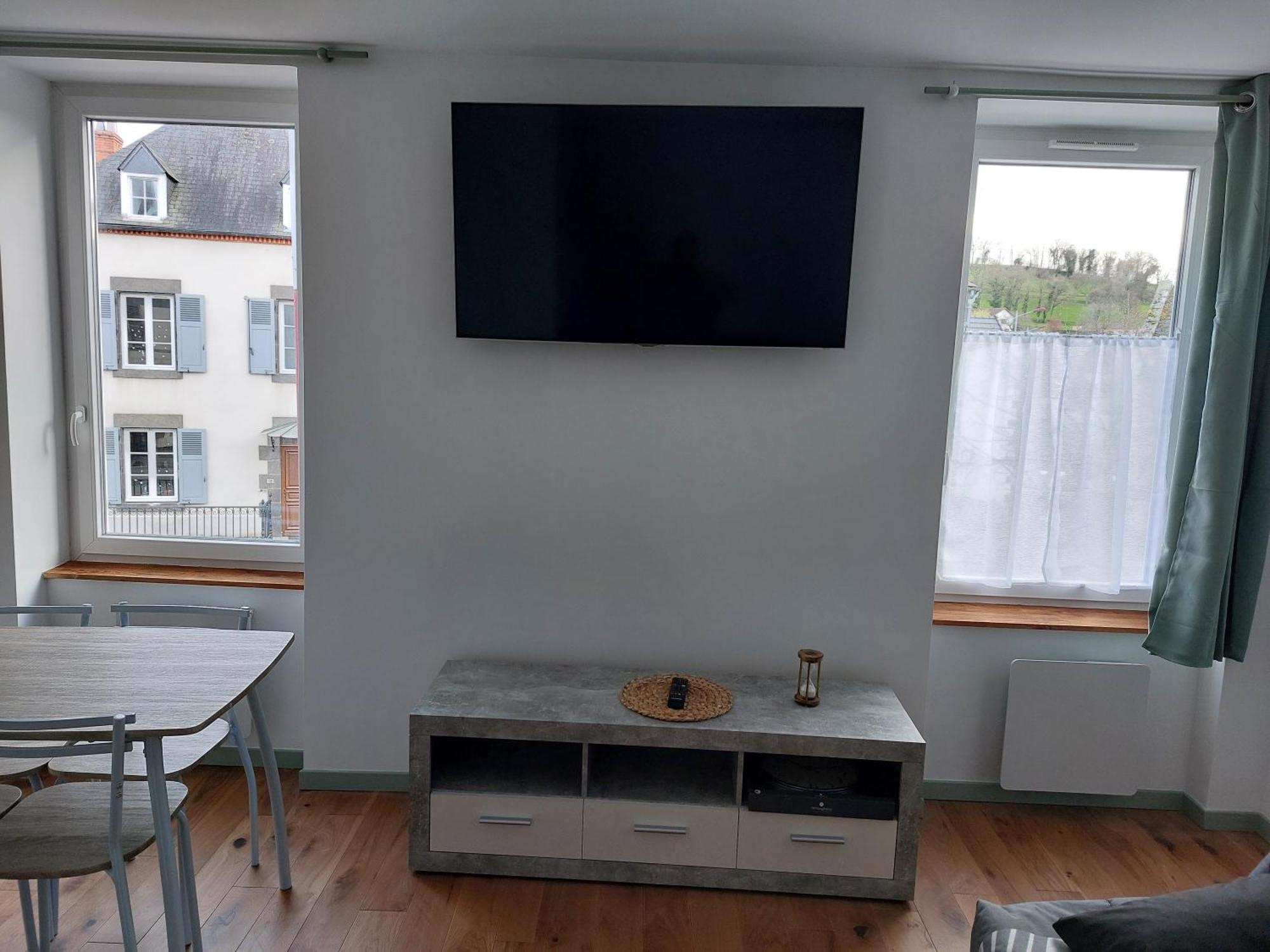 Studio Refait A Neuf Clos Saint Genest Manzat Luaran gambar